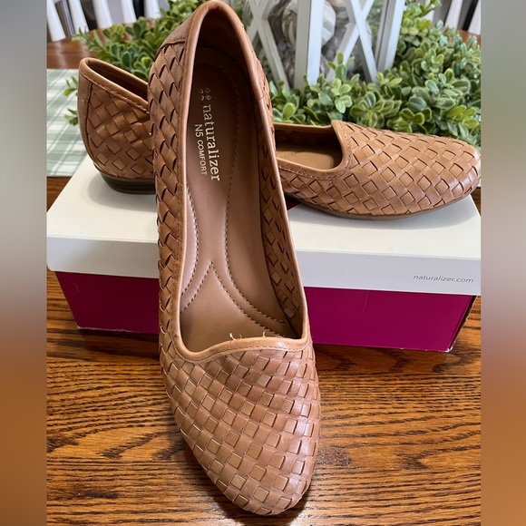 Naturalizer Sandee Light Tan Woven Weave Leather Loafers Size 11 Narrow - Picture 1 of 6